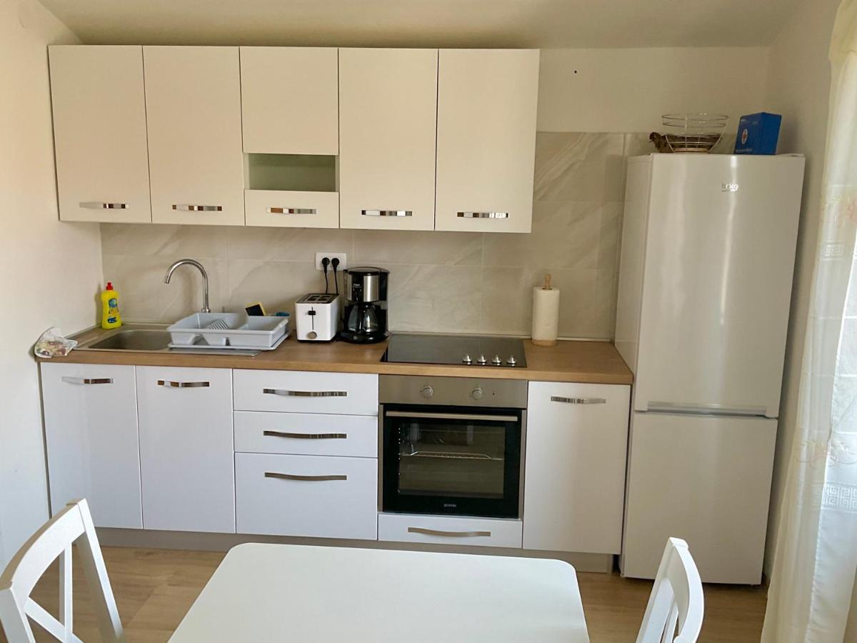 Apartmani Piculo Primosten Bagian luar foto