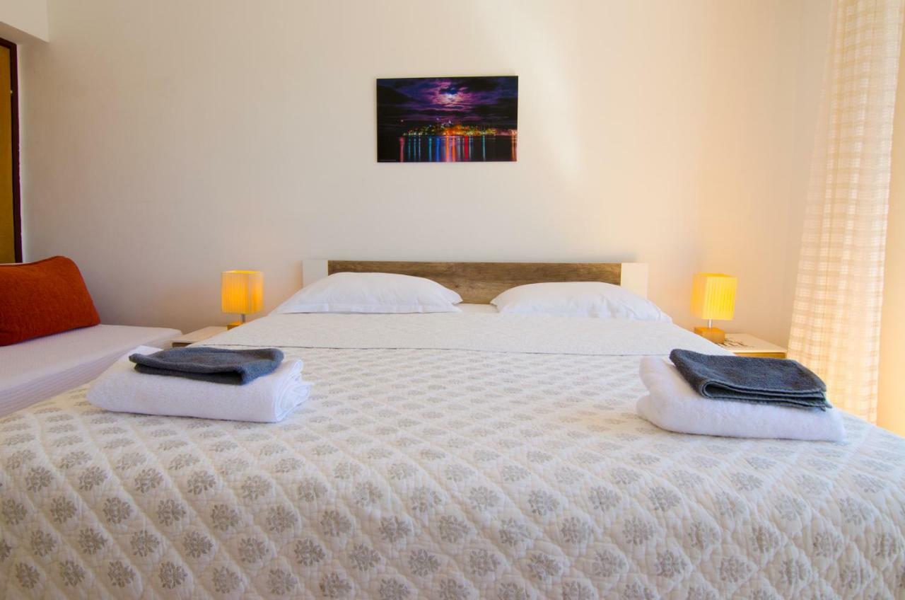 Apartmani Piculo Primosten Bagian luar foto