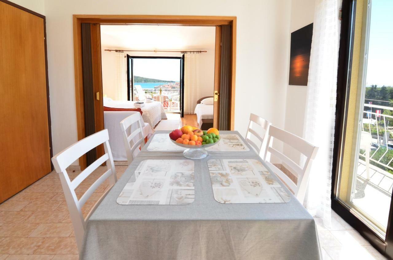 Apartmani Piculo Primosten Bagian luar foto